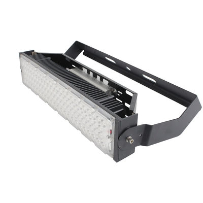 Hochmastlichter für Fußball und Basketball im Freien